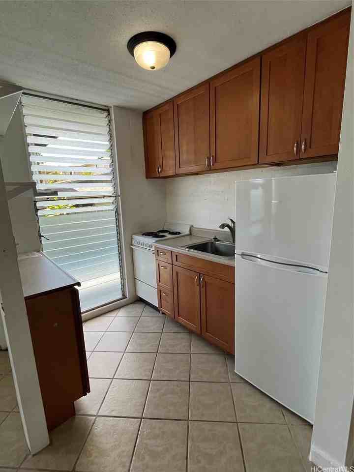2328 Seaview Ave #203 - Photo 4 of 11