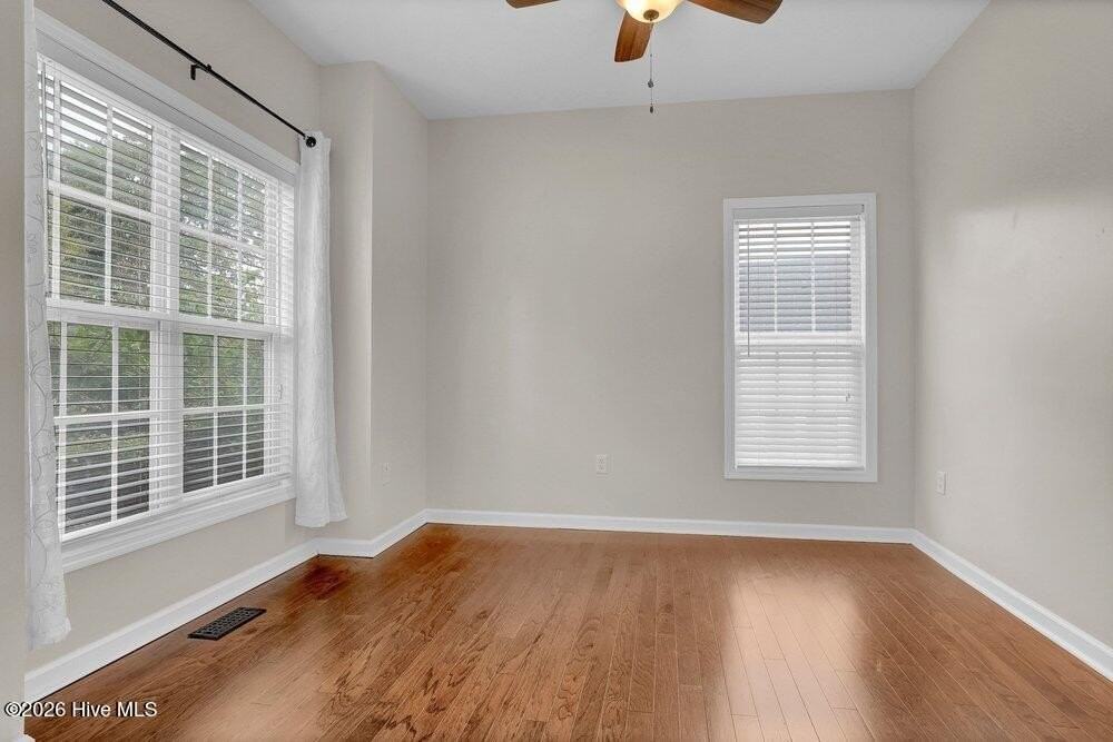 1010 Meridian Dr - Photo 5 of 39