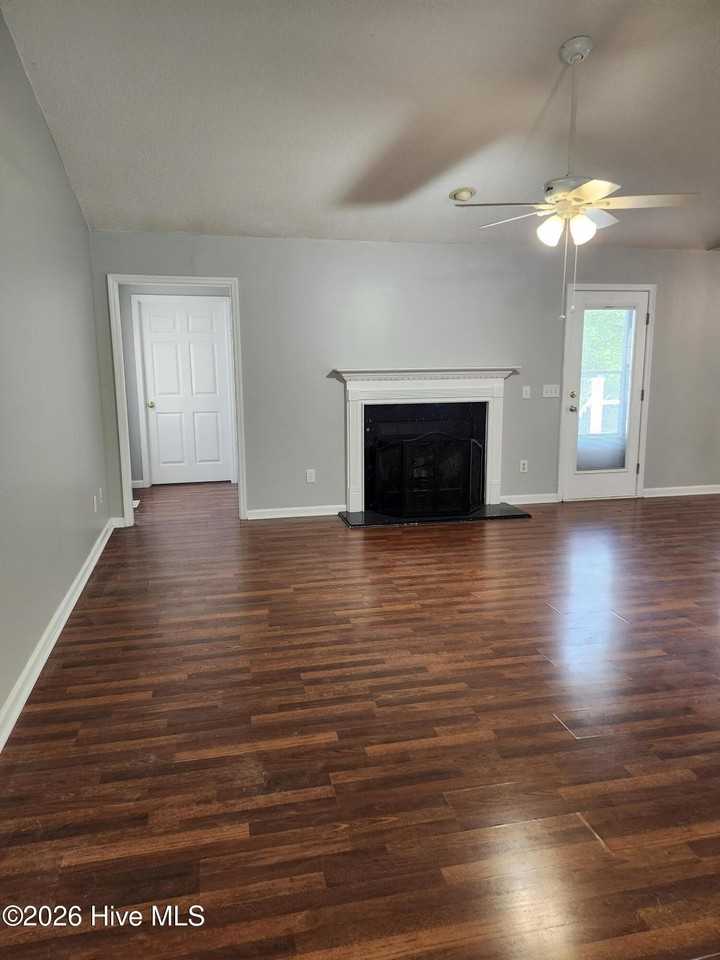 370 Sandhills Cir - Photo 3 of 22