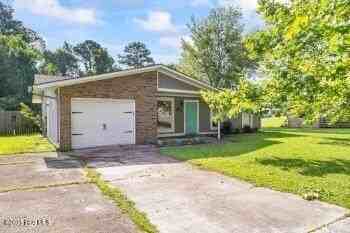 102 Sterling Rd - Photo 4 of 27