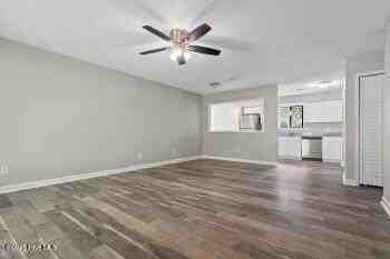 102 Sterling Rd - Photo 5 of 27