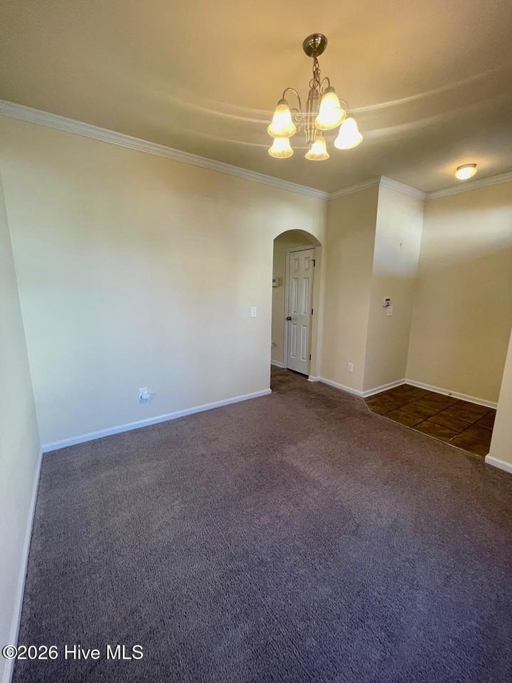 402 Glenhaven Ln - Photo 3 of 18