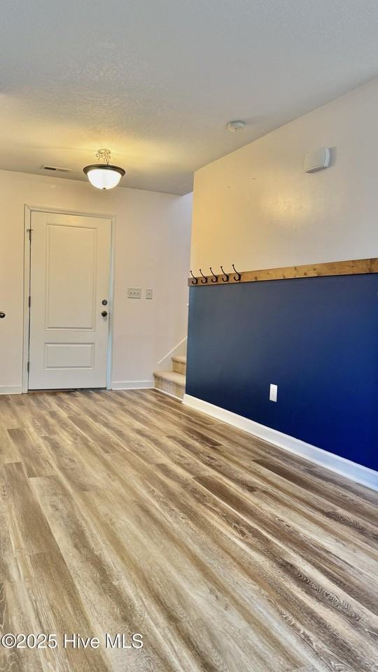 140 Broadleaf Dr - Photo 2 of 15
