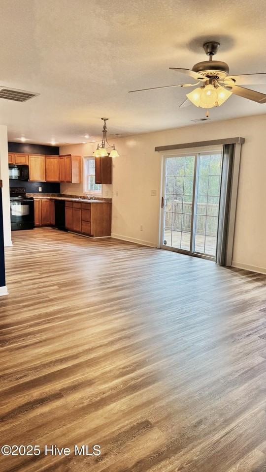 140 Broadleaf Dr - Photo 5 of 15