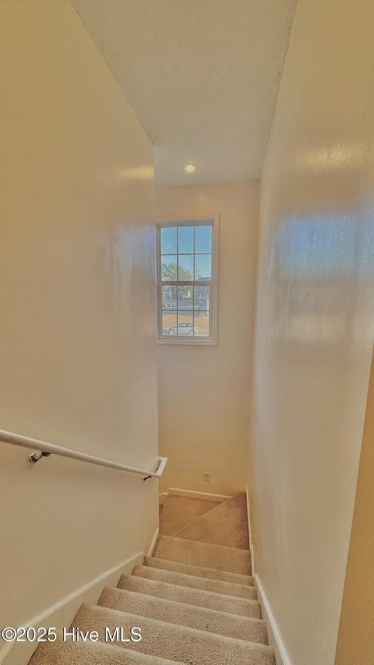 140 Broadleaf Dr - Photo 7 of 15
