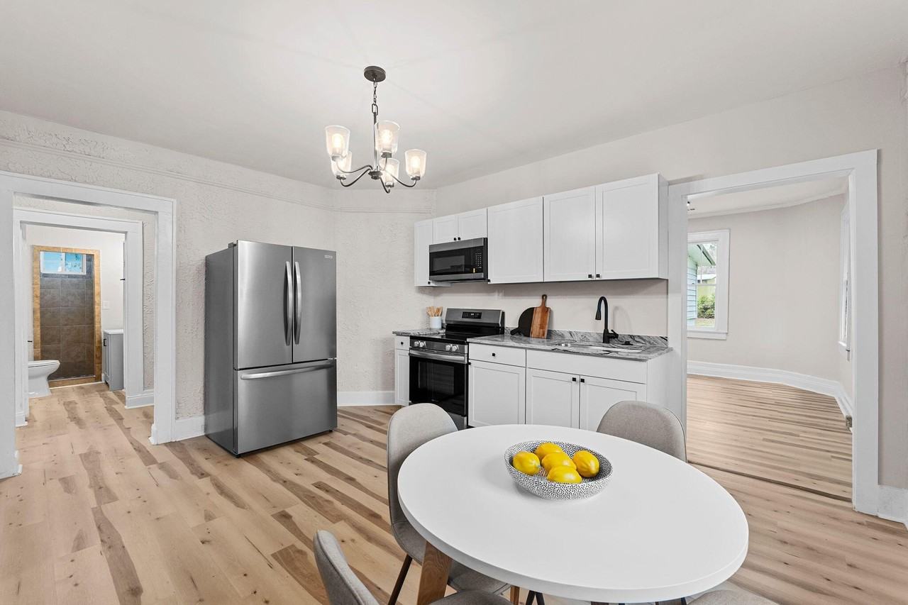 1307 Merry St - Photo 5 of 23