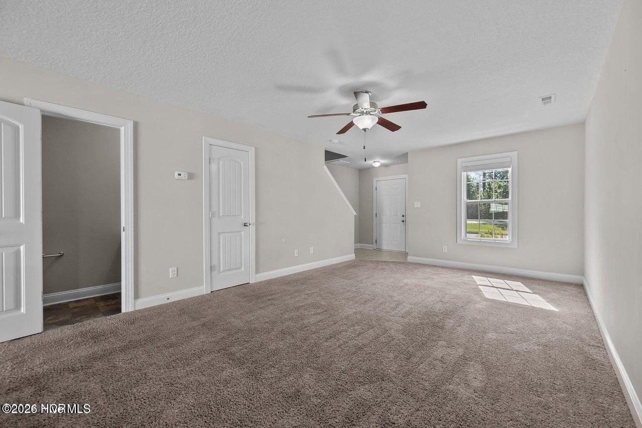 217 E Murrow Ln - Photo 4 of 17