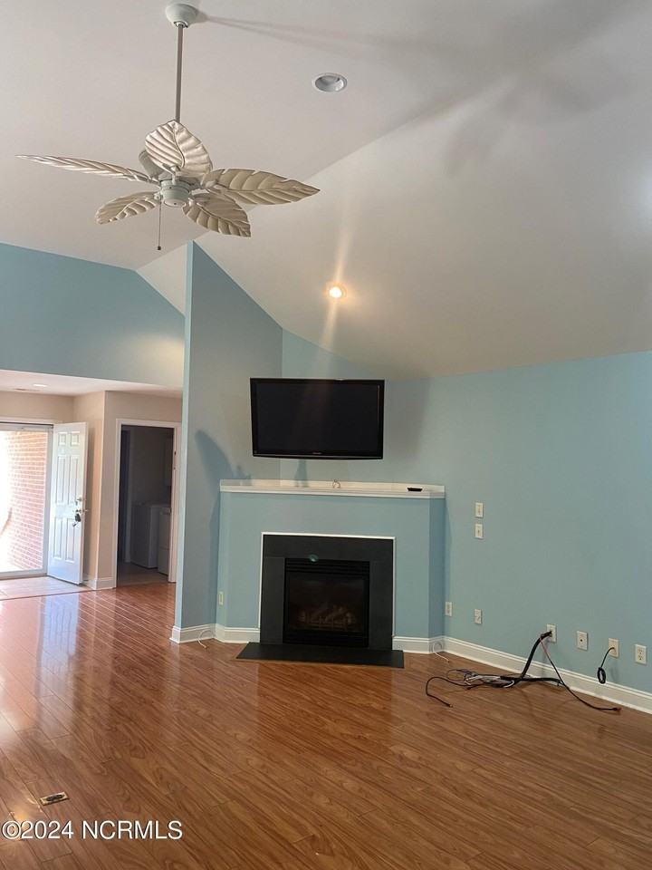 7752 Cypress Island Dr - Photo 4 of 30