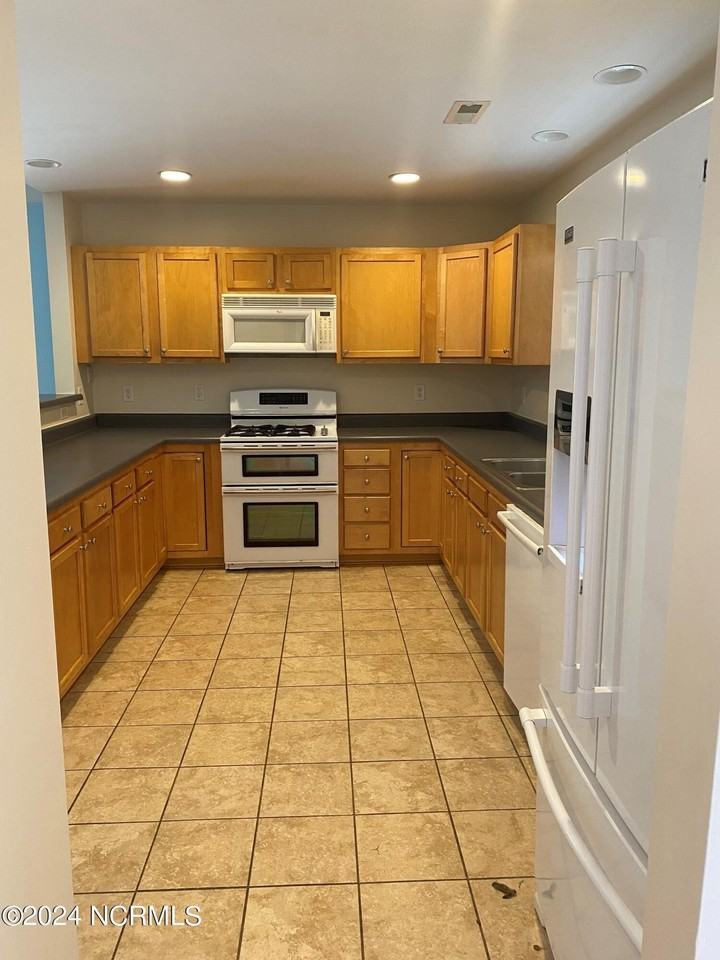7752 Cypress Island Dr - Photo 6 of 30