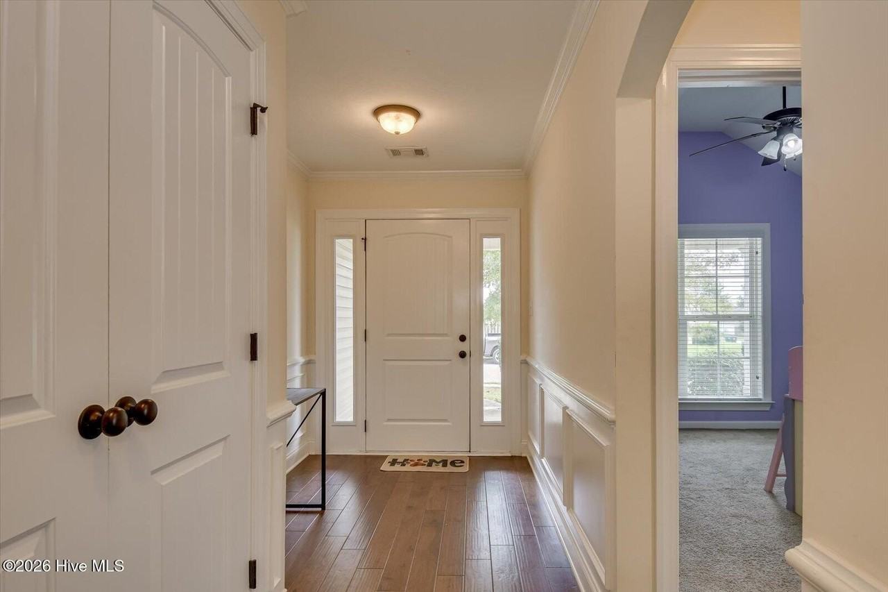 705 Neville St - Photo 3 of 33