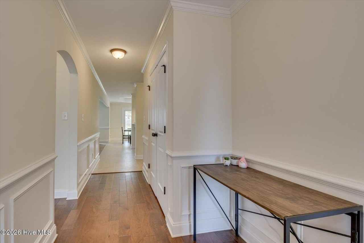 705 Neville St - Photo 4 of 33