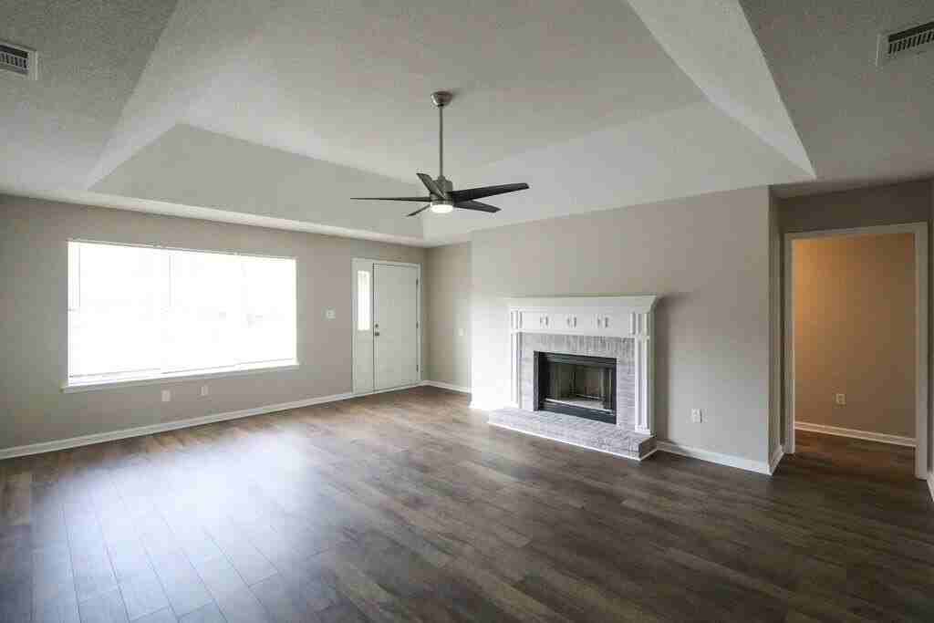 4505 Guinevere Ct - Photo 4 of 28