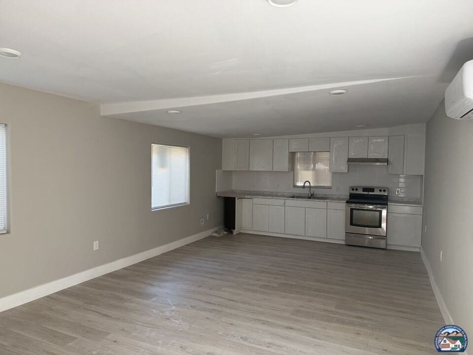 657 Vine St #2 - Photo 2 of 6