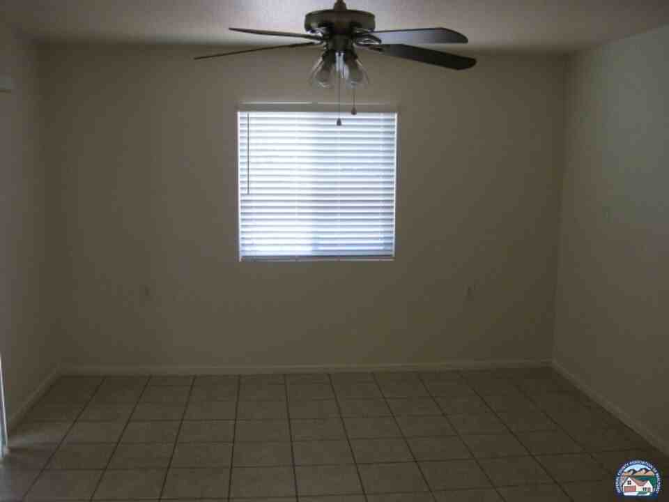 1661 Yucca Dr - Photo 4 of 17