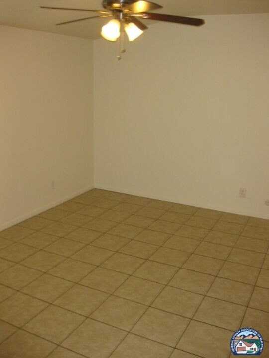 1661 Yucca Dr - Photo 6 of 17