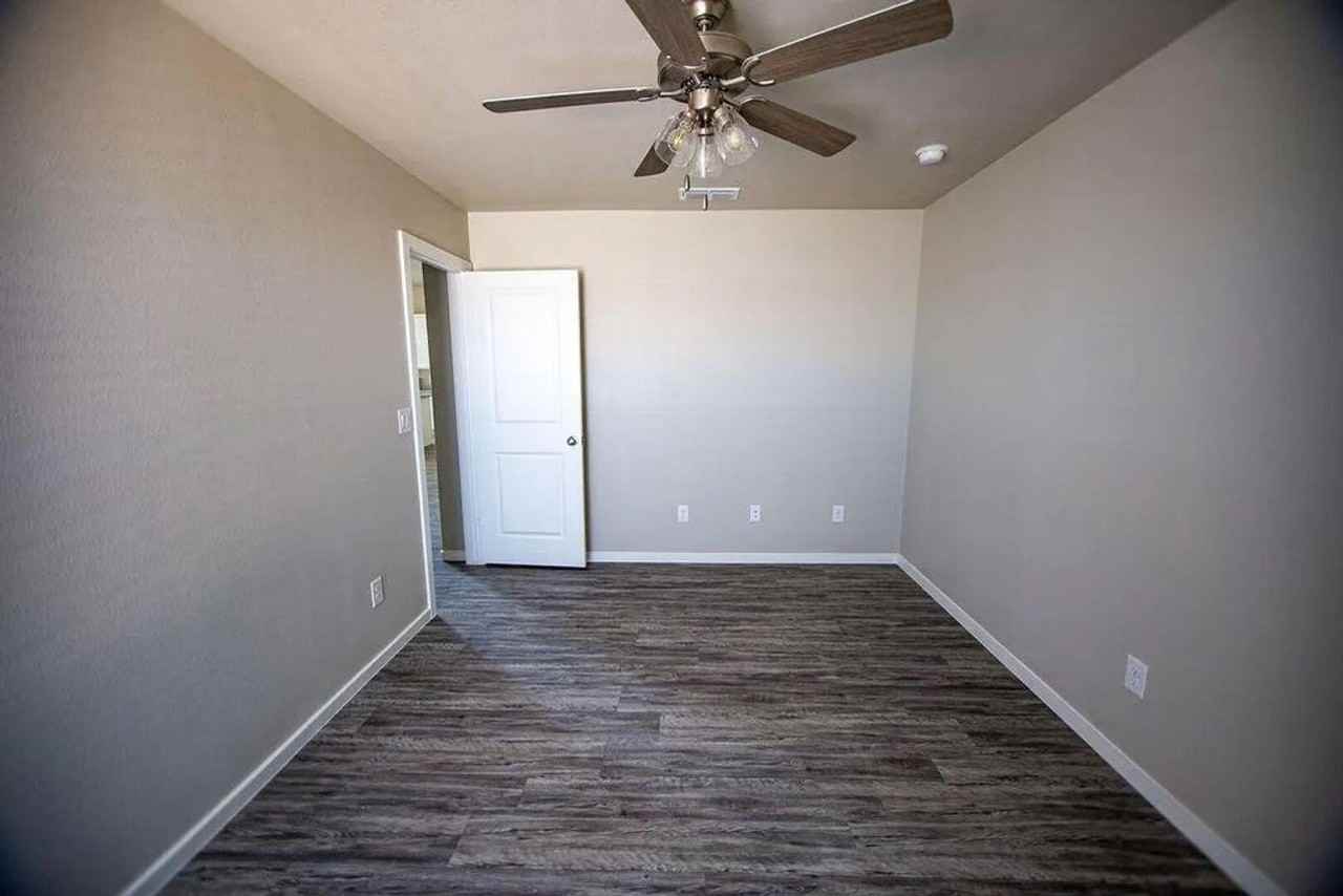 1912 Kirksey Ave - Photo 5 of 10