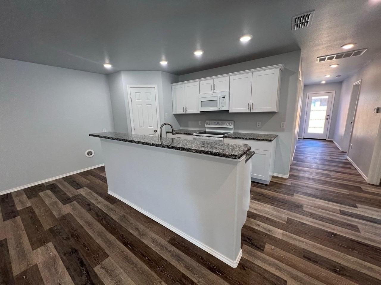 5606 Jarvis St #B - Photo 2 of 20