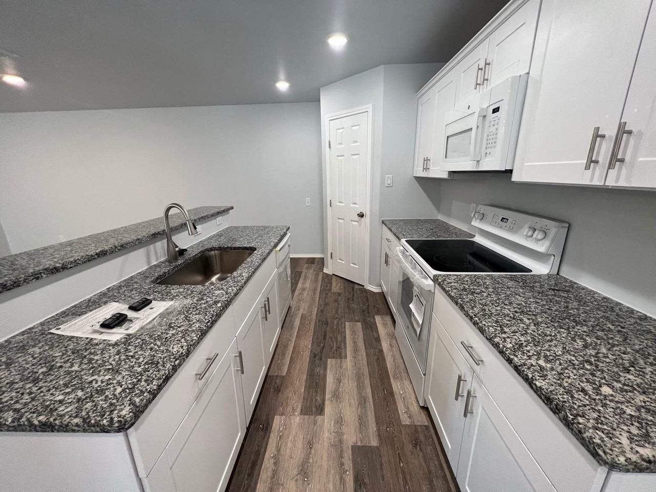 5606 Jarvis St #B - Photo 4 of 20