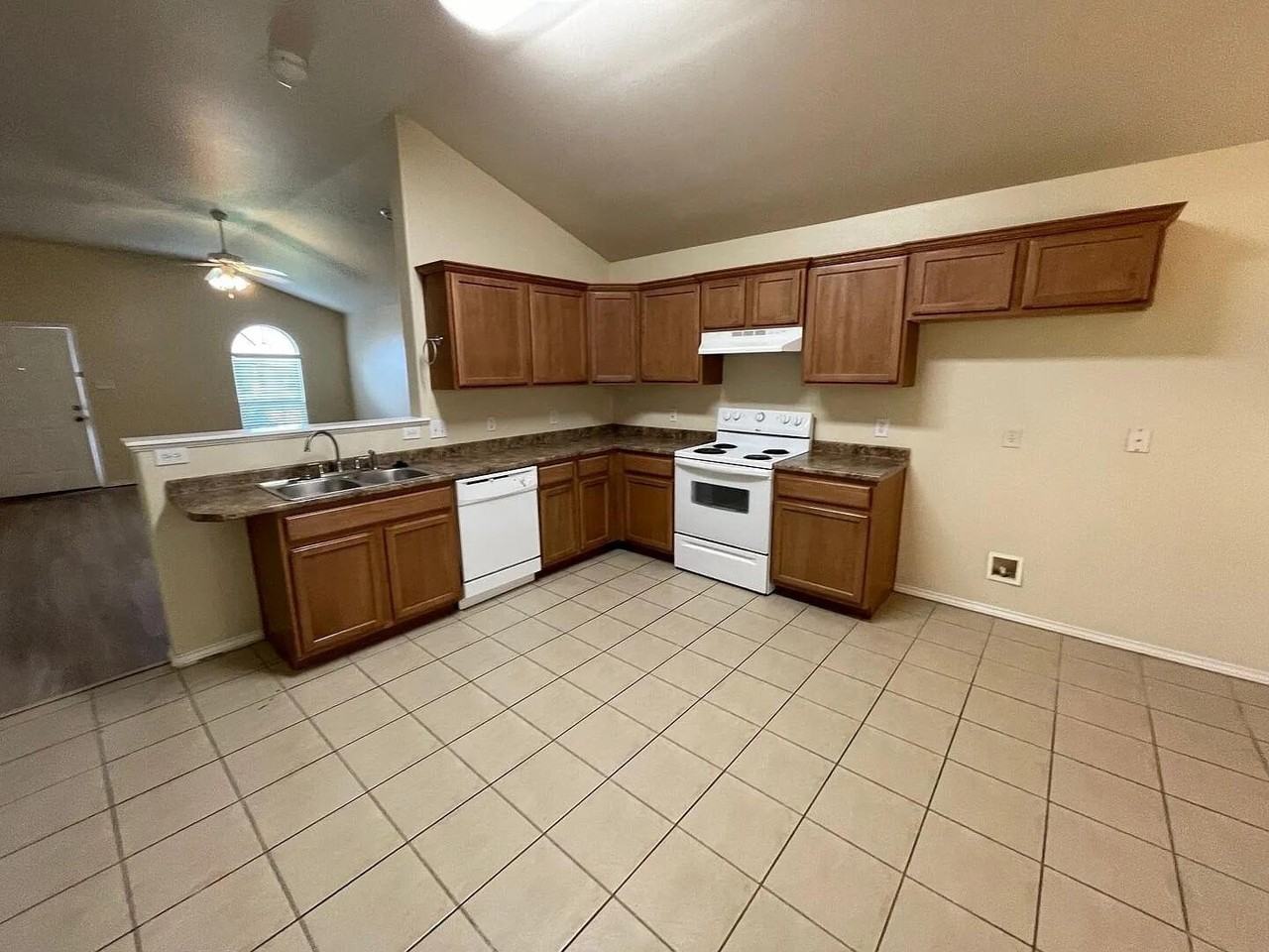 6539 84th St - Photo 4 of 10