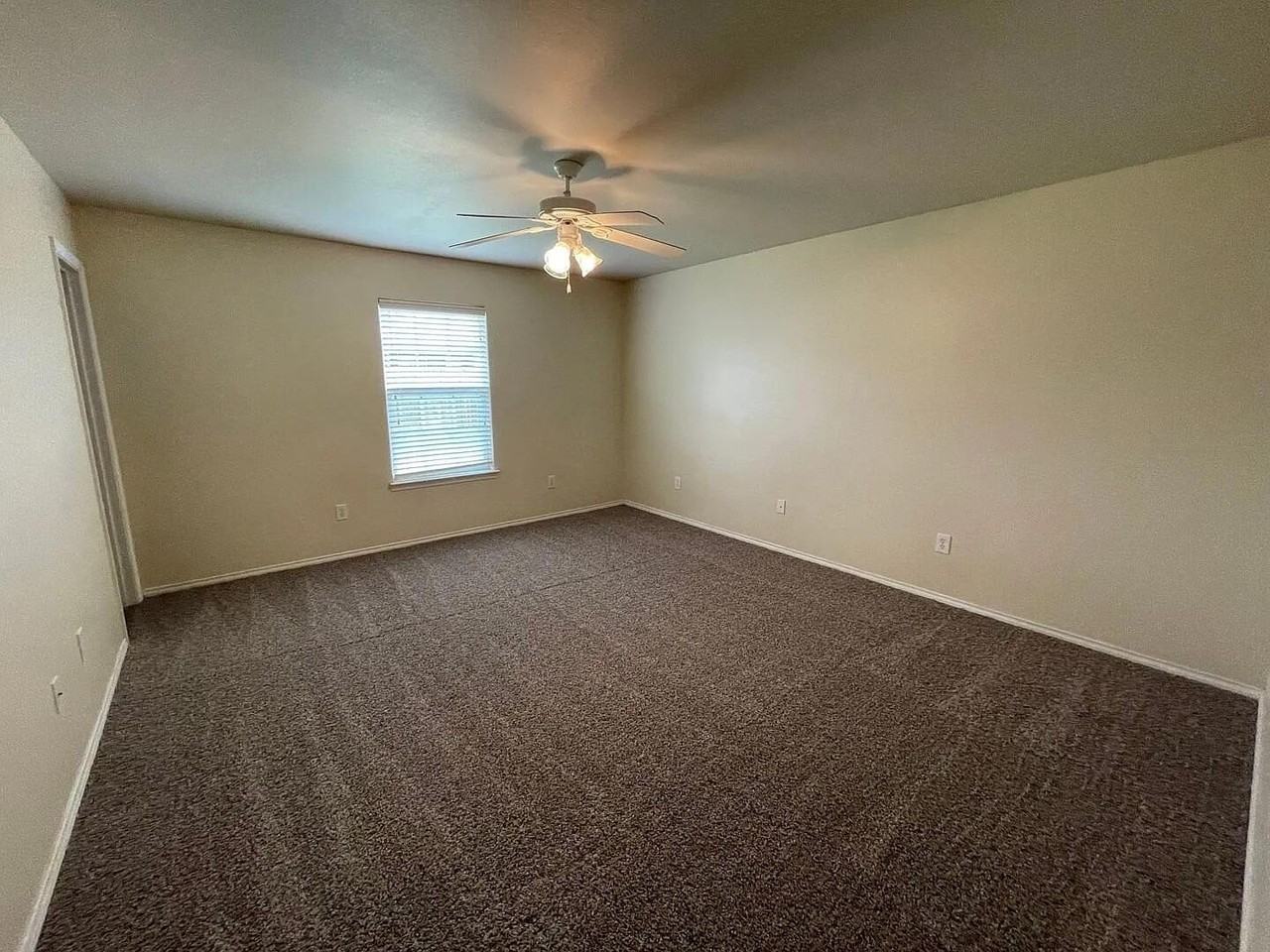6539 84th St - Photo 5 of 10