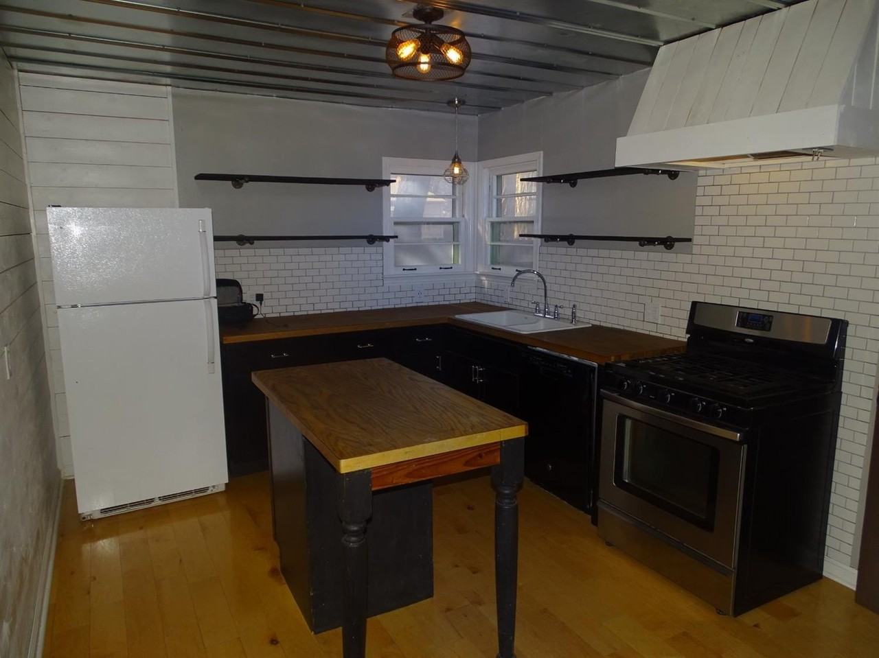 3702 26th St - Photo 3 of 19