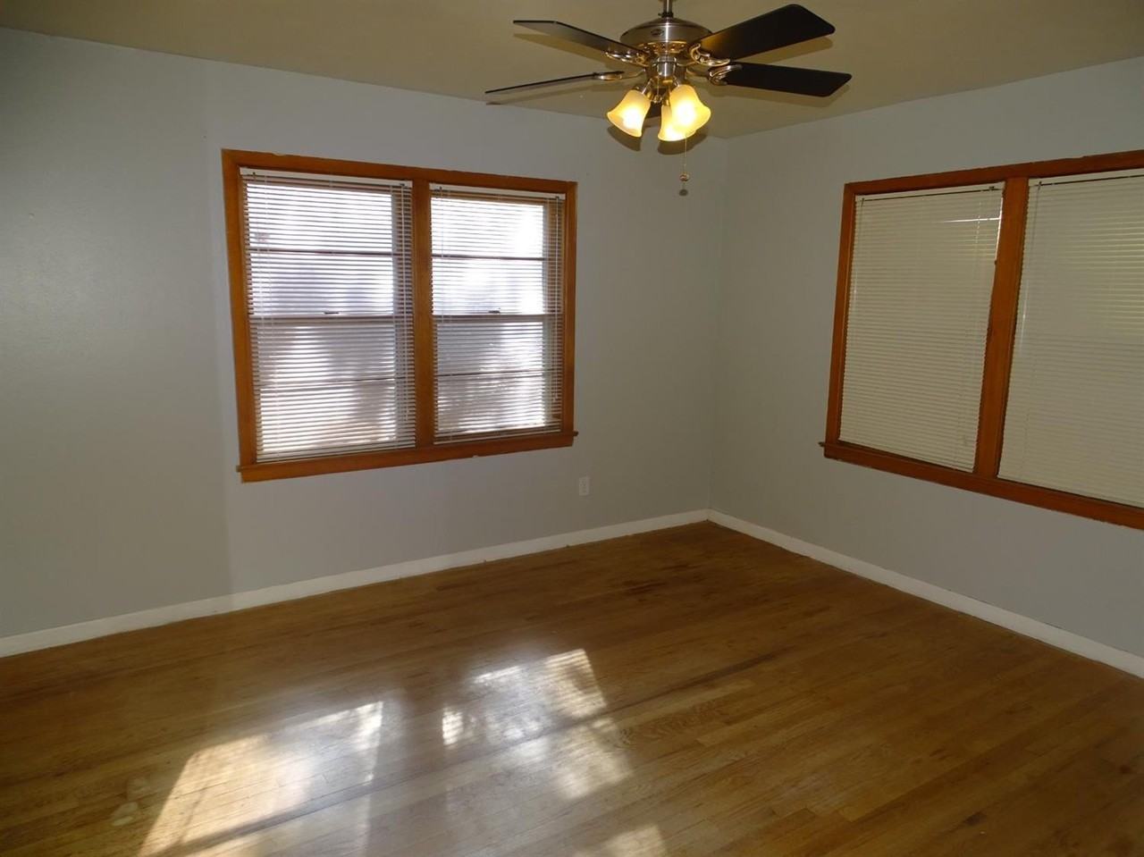 3702 26th St - Photo 5 of 19