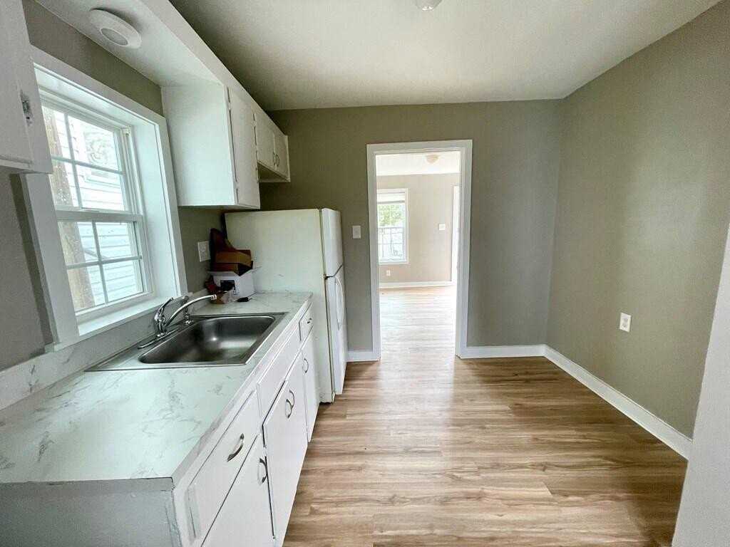 308 E 18th St #4 - Photo 6 of 8
