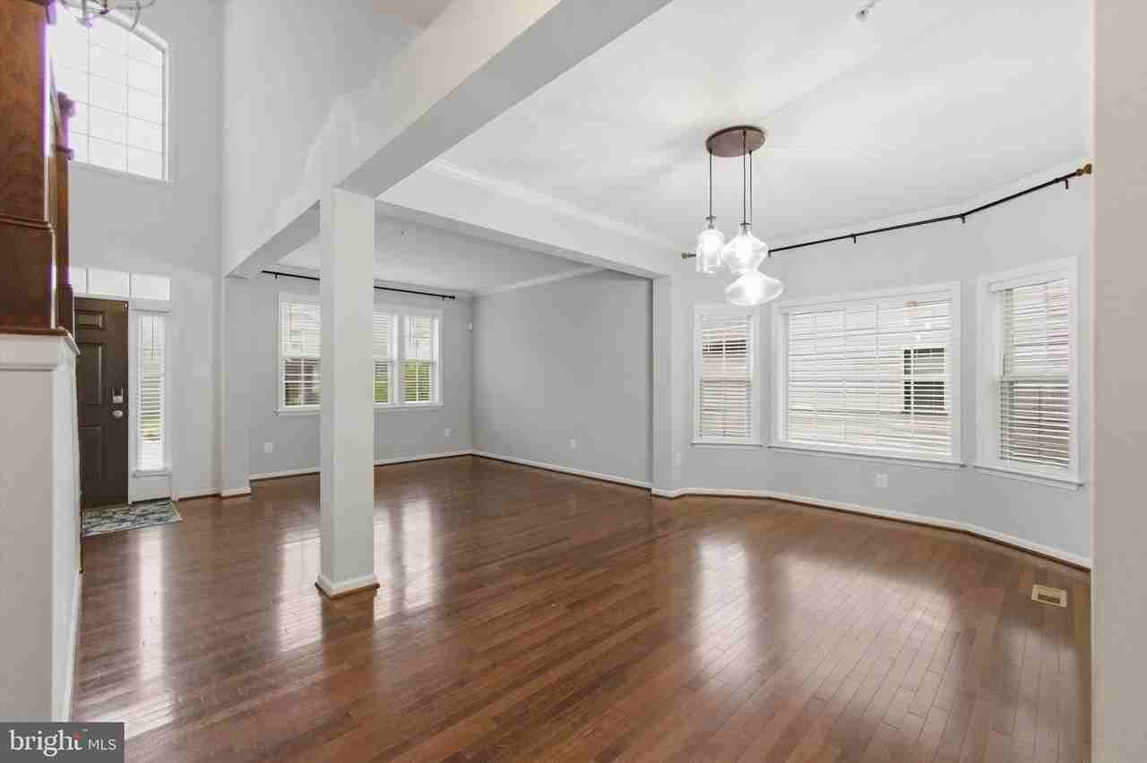 7585 Holly Ridge Dr - Photo 2 of 39