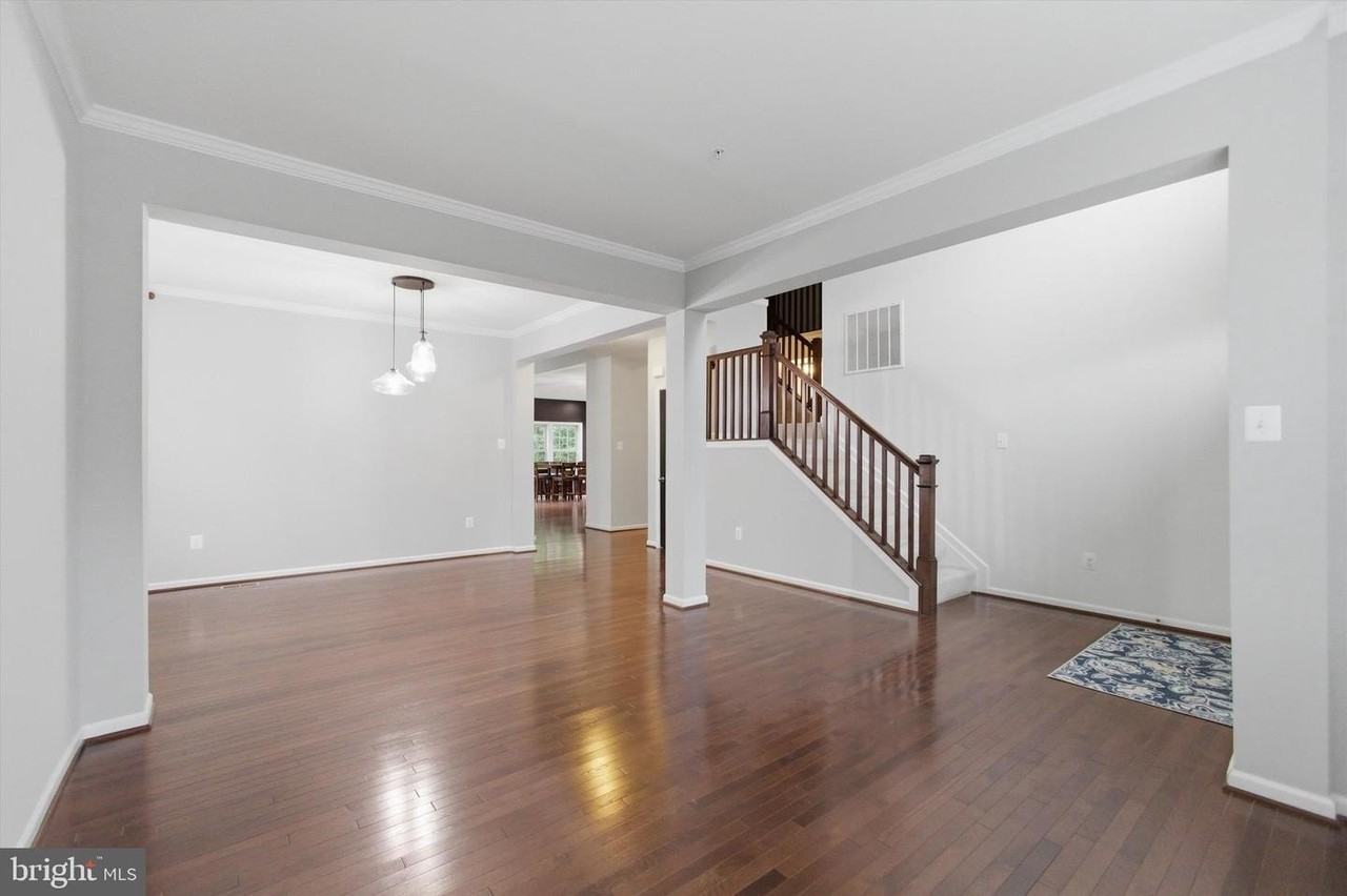 7585 Holly Ridge Dr - Photo 4 of 39