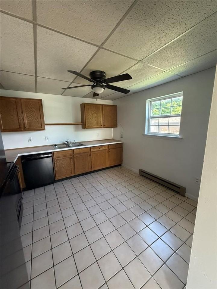 1221 W Whitehall St - Photo 4 of 15