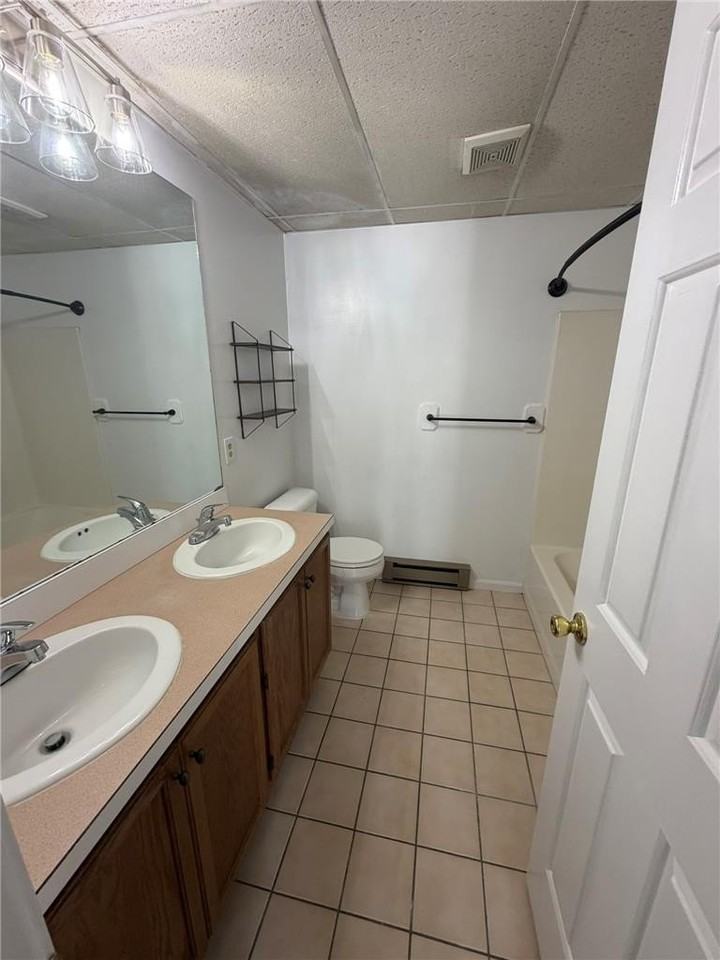 1221 W Whitehall St - Photo 7 of 15