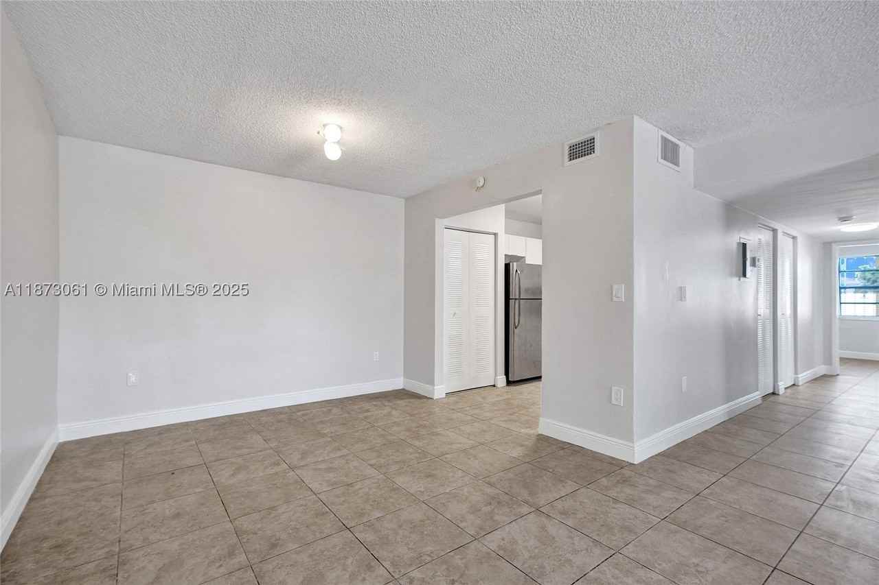 11505 Nw 22nd Ave #102 - Photo 4 of 12