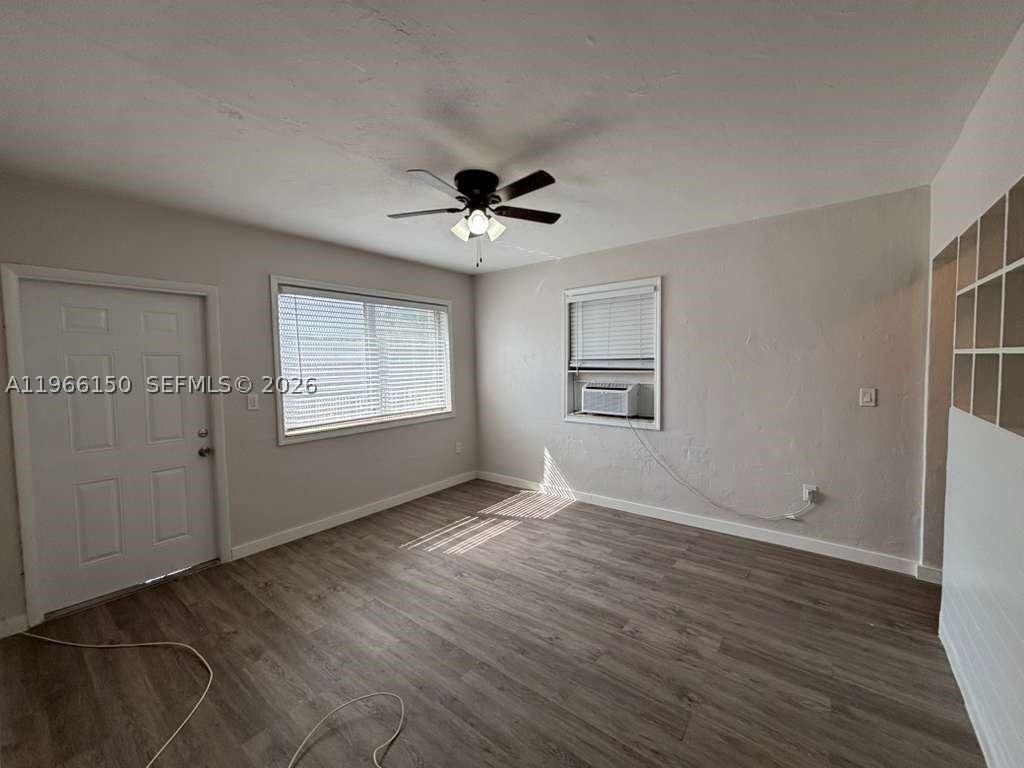 301 Sharar Ave #4 - Photo 3 of 12