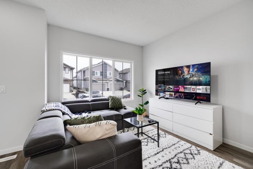 1227 16 Ave Nw - Photo 3 of 10