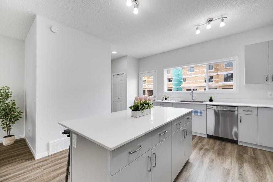 1227 16 Ave Nw - Photo 6 of 10