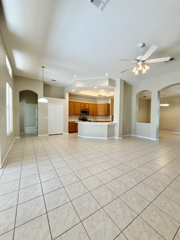 2708 Wood Pointe Dr #1 - Photo 4 of 33