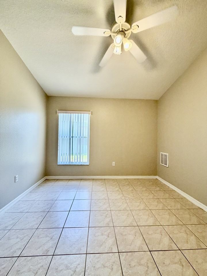 2708 Wood Pointe Dr #1 - Photo 5 of 33