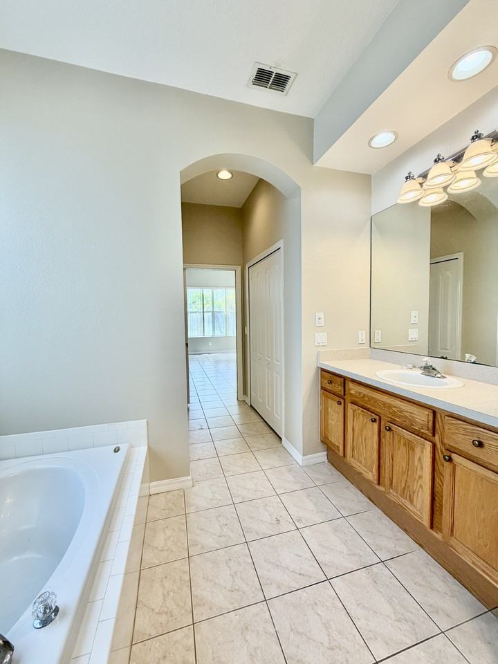 2708 Wood Pointe Dr #1 - Photo 7 of 33