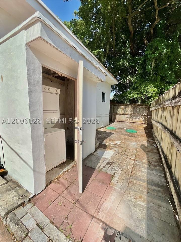 2516 Cleveland St #B - Photo 4 of 7