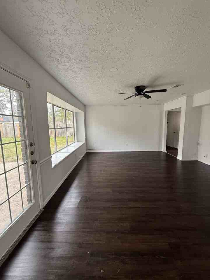 Tylergate Dr - Photo 4 of 6