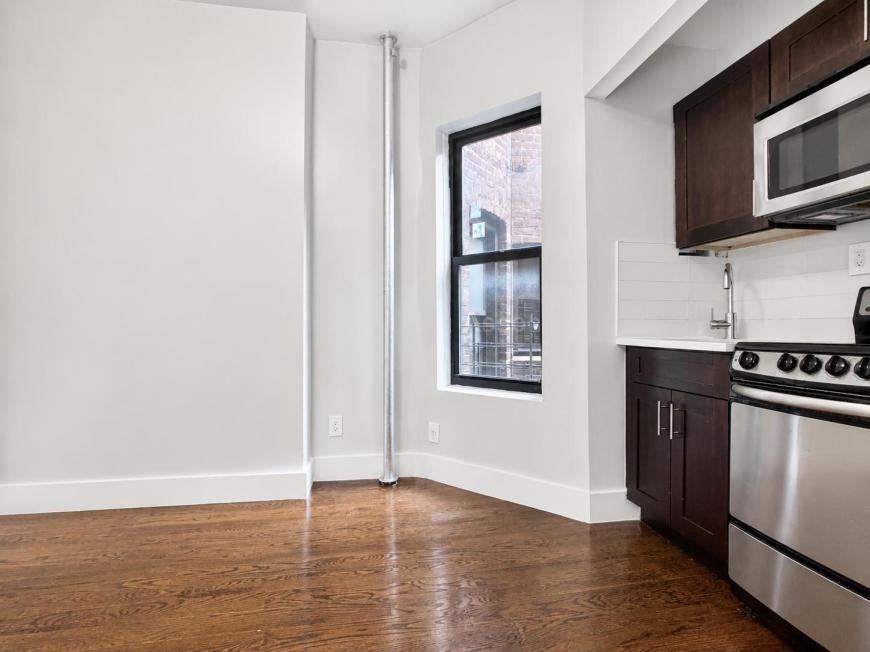 1885 Amsterdam Ave - Photo 5 of 8