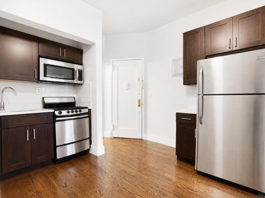 1885 Amsterdam Ave - Photo 6 of 8