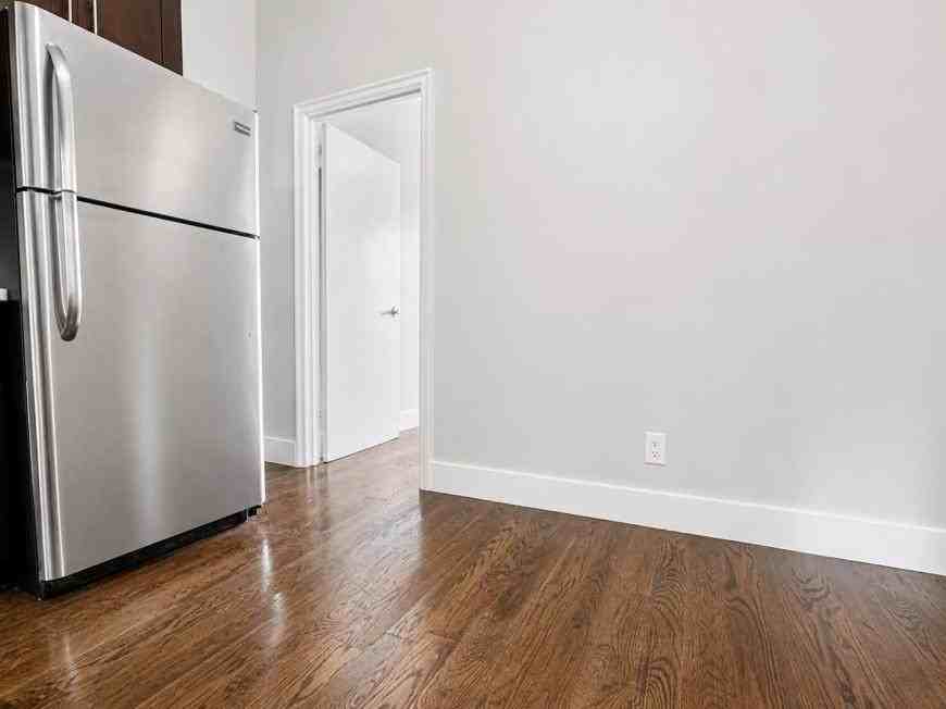 1885 Amsterdam Ave - Photo 7 of 8