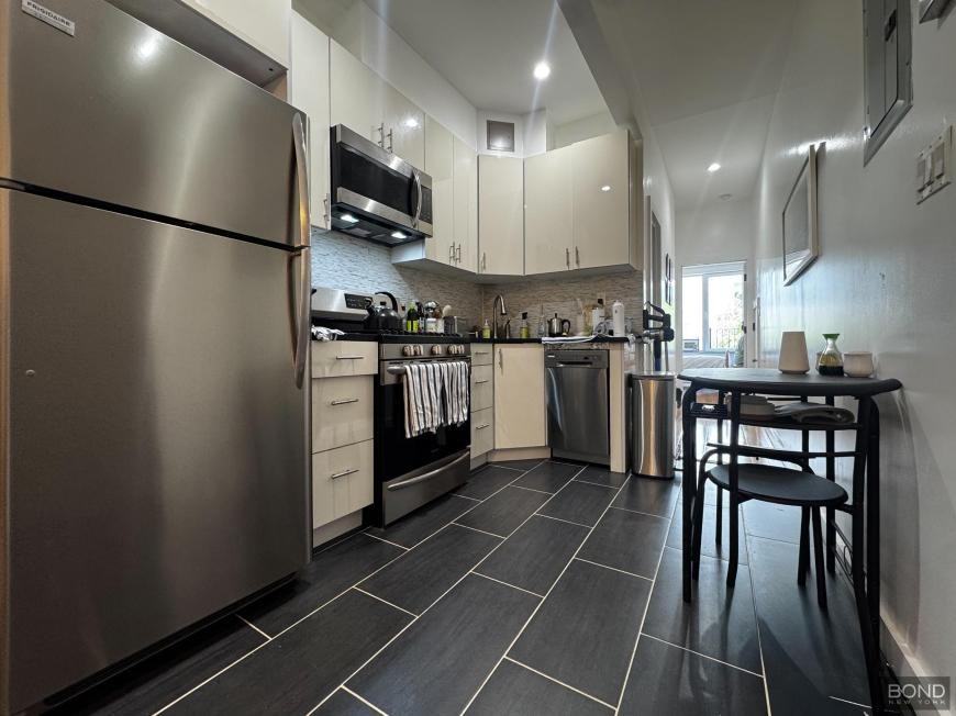 218 Withers St - Photo 2 of 6