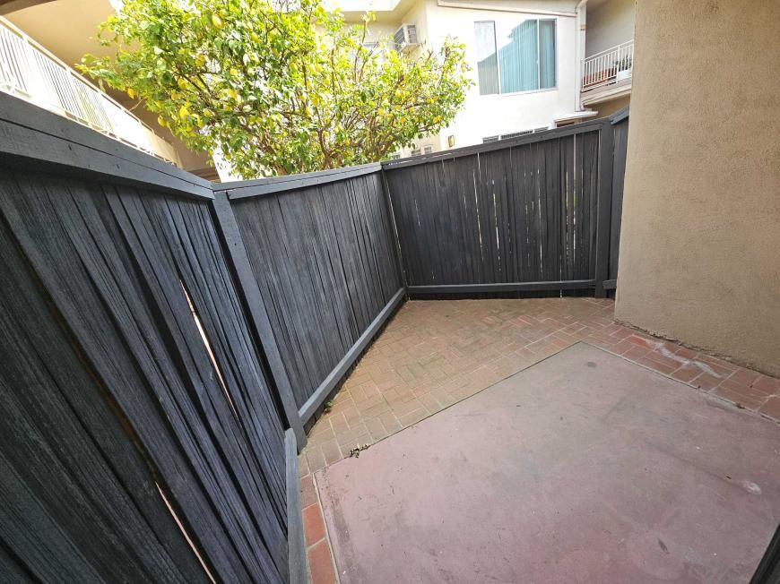 11849 Magnolia Blvd - Photo 6 of 10