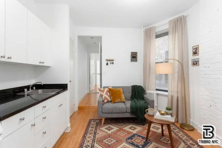 192 Bleecker St - Photo 2 of 5