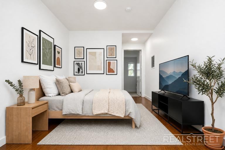 890 Jefferson Ave - Photo 5 of 10