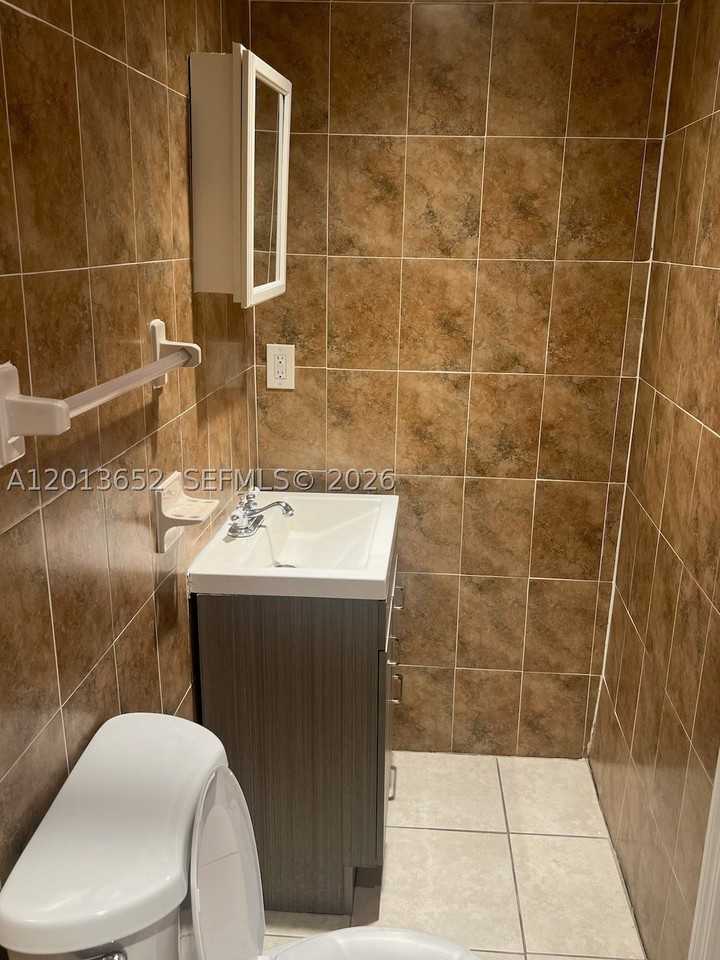 15025 Monroe St #B - Photo 5 of 11
