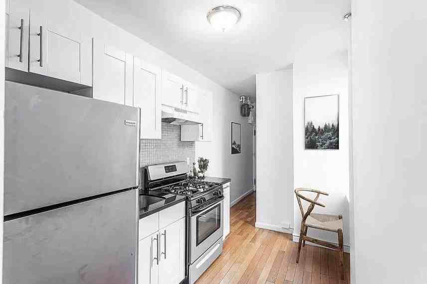 207 Madison St - Photo 4 of 5