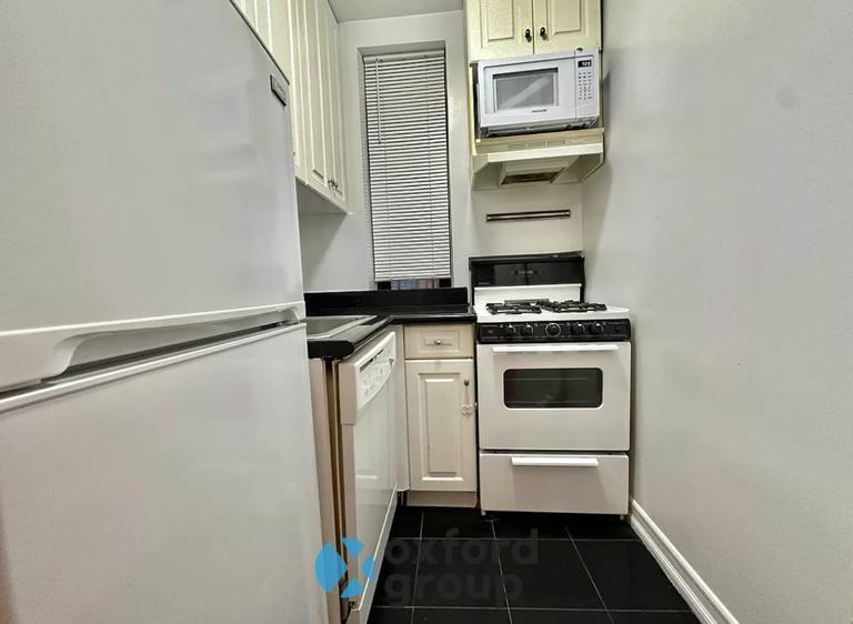 142 W 81st St - Photo 3 of 9
